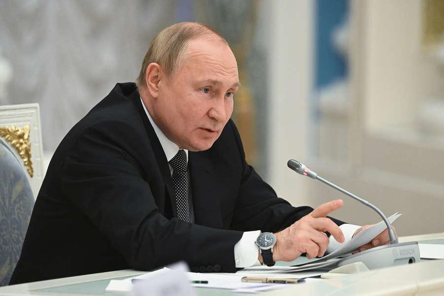 Putin Accuses NATO And The West Of Preparing For War Against Russia