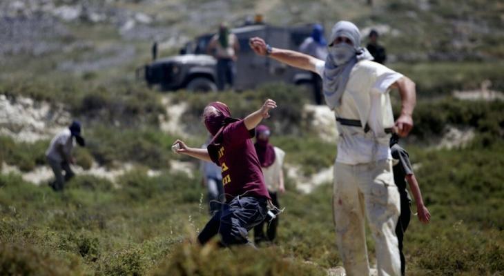 Settlers Attack Hawara, Injuring 13 Palestinians South of Nablus