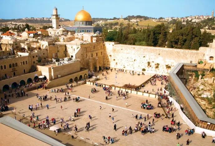 Eight Arab and Islamic Countries Condemn Israeli Worship Restrictions in Jerusalem