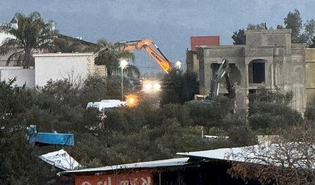 Israeli Authorities Force Jerusalemite To Demolish Own Home In Silwan