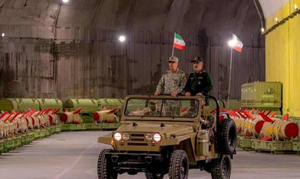 US Intel Warns Iran Will Keep Hormuz Closed as Trump Threatens To Seize Oil