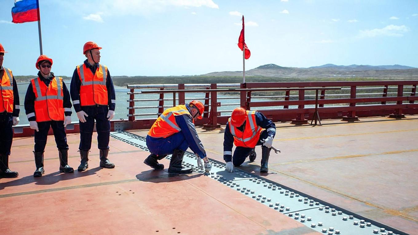 Russia And North Korea Finish Main Structure Of First Road Bridge Over Tumen River