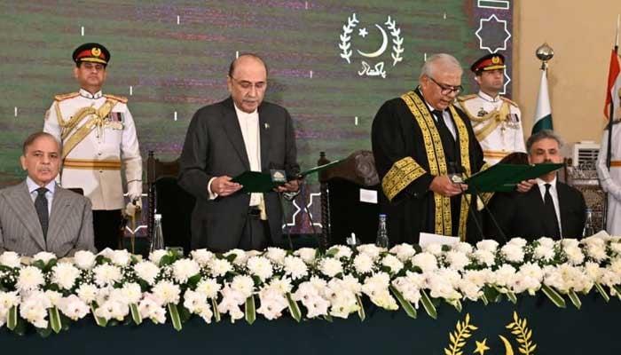Justice Amin-Ud-Din Khan Takes Oath as Chief Justice of Pakistan’s New Federal Constitutional Court