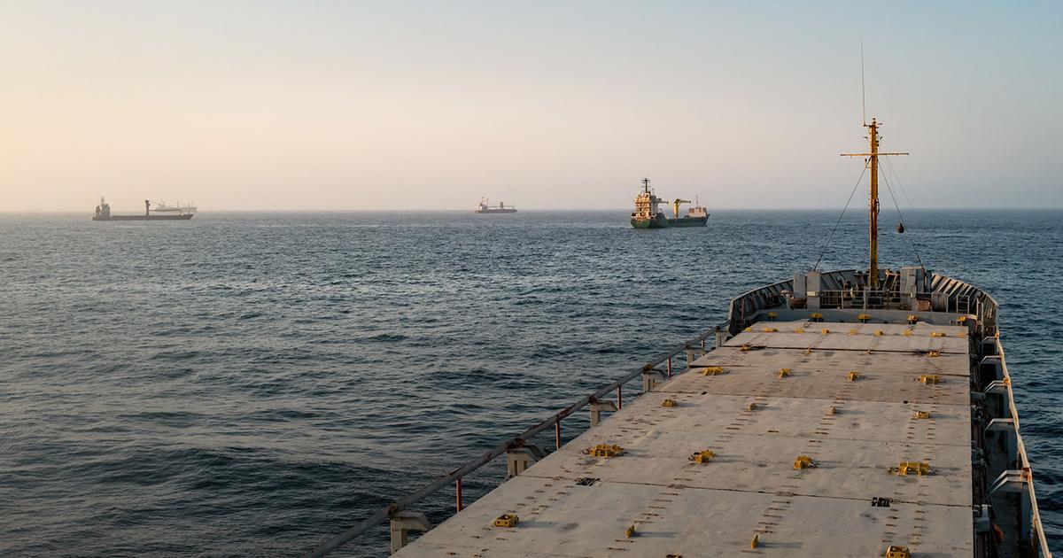 Iran Strikes Cargo Ship Off Oman, UN Pauses Strait of Hormuz Evacuation Plan
