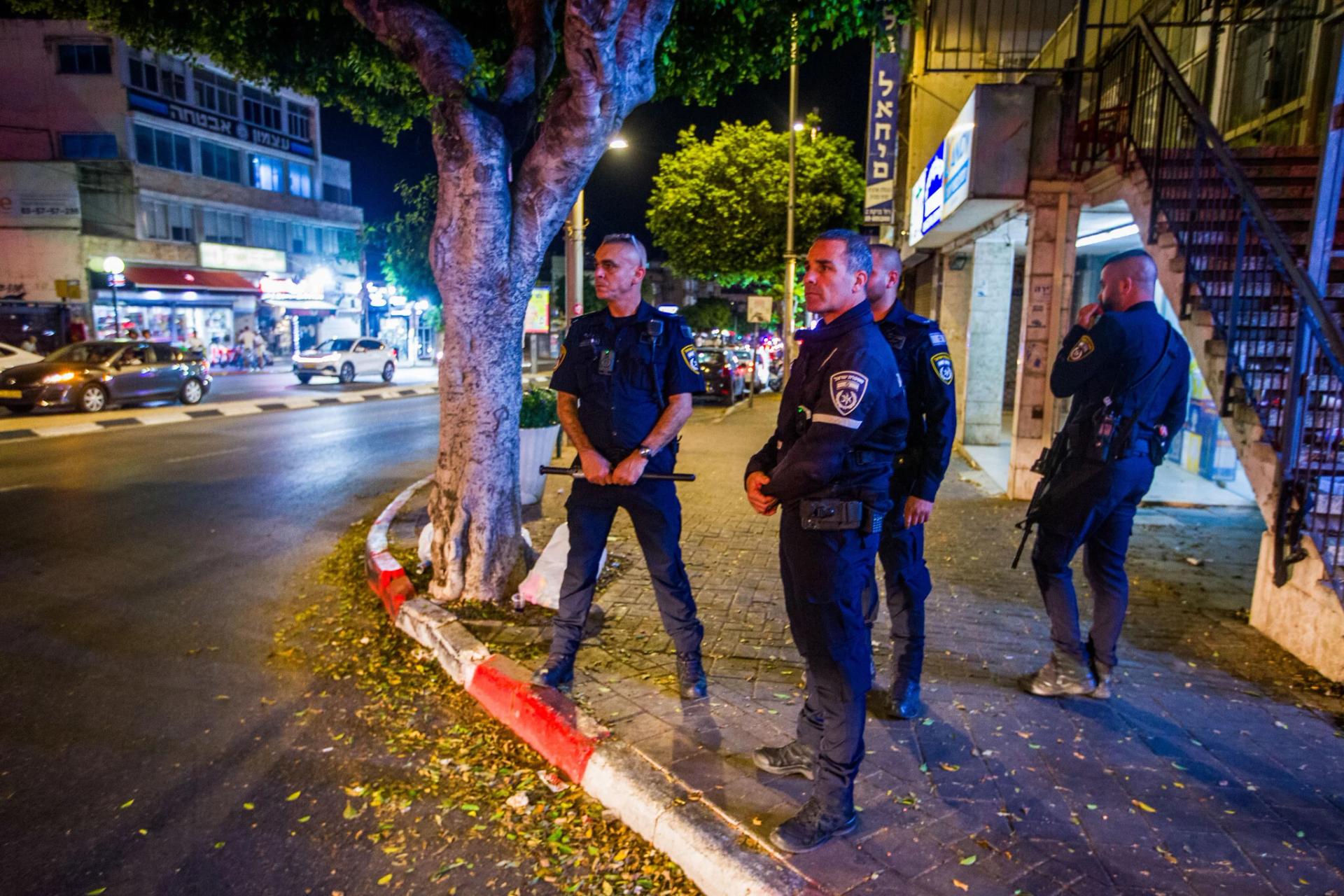 Israeli Soldier Opens Fire on Police in Netanya, Seriously Injured in Shootout