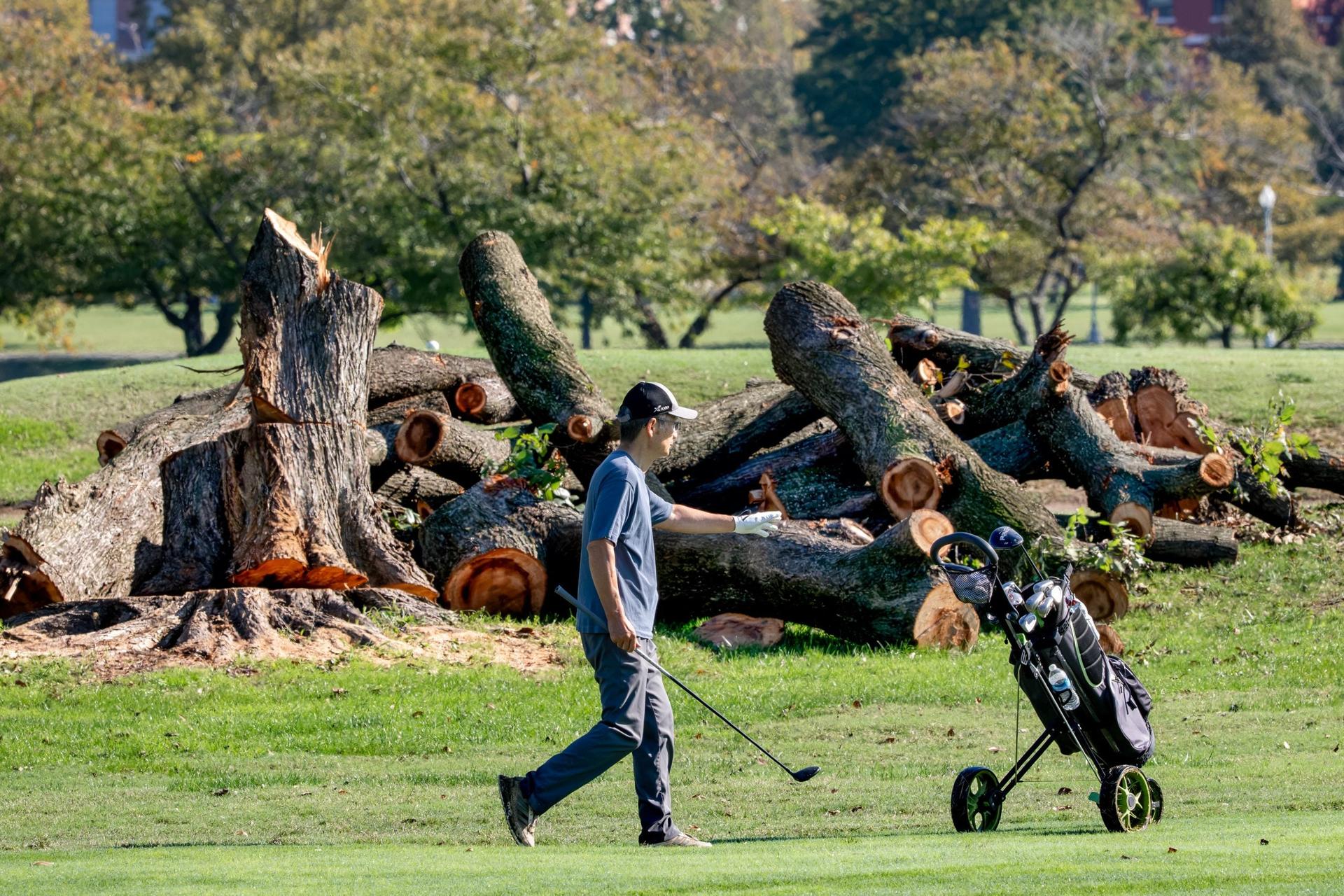 Donald Trump Orders East Potomac Golf Course Closed For 15 Months Amid Court Fight
