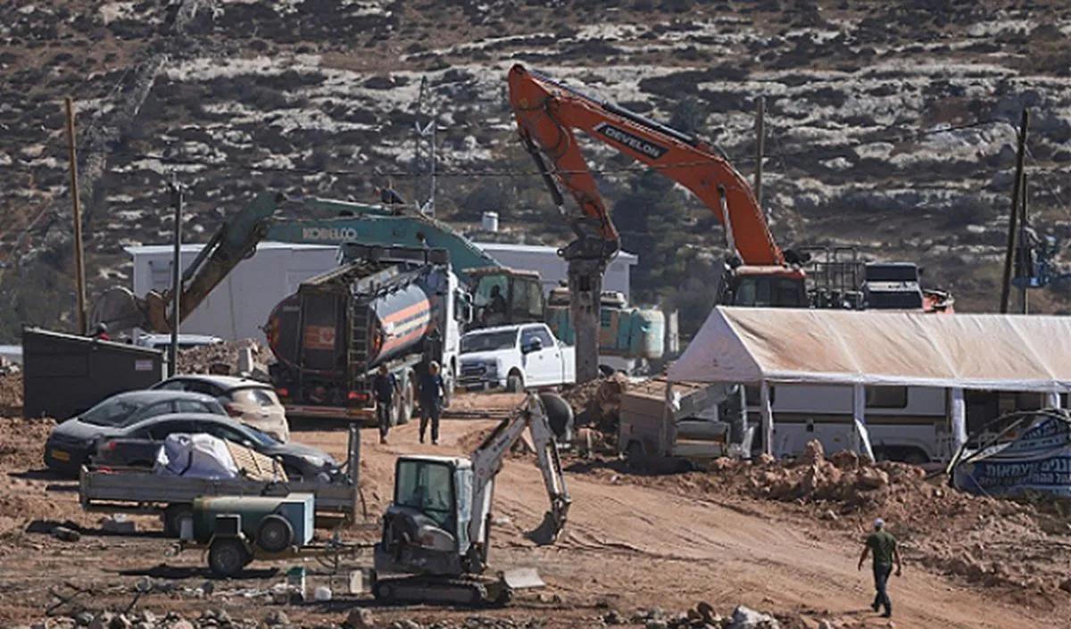 Occupation forces deliver stop-work orders to businesses and structures near Salfit