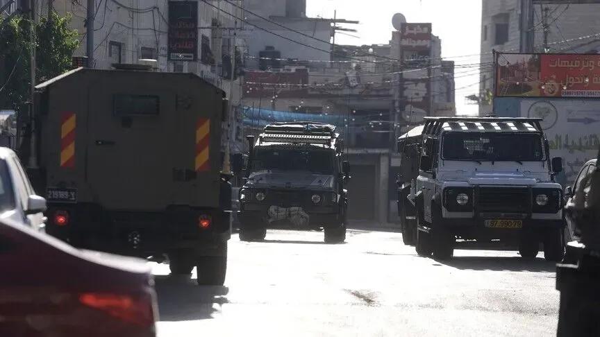 Israeli Forces Raid Qalandia Refugee Camp North of Occupied Jerusalem, Arrest At Least 20