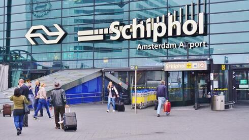 Netherlands Bans West Bank, East Jerusalem, Golan Products, Customs Inspectors Check Schiphol Luggage