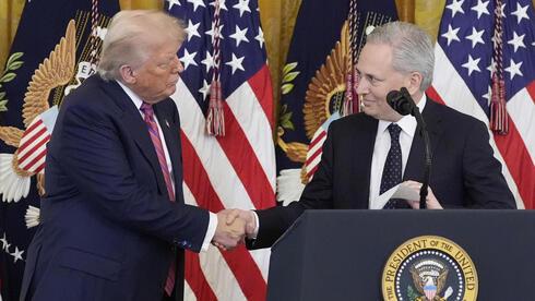 Trump Faces Internal Push as Advisers Urge Exit from Iran War