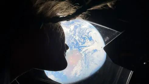 Artemis II Sets New Human Spaceflight Distance Record Beyond Moon