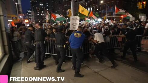 Pro-Palestinian Protesters Clash With NYPD Outside Park East Synagogue Over Israel Real Estate Event