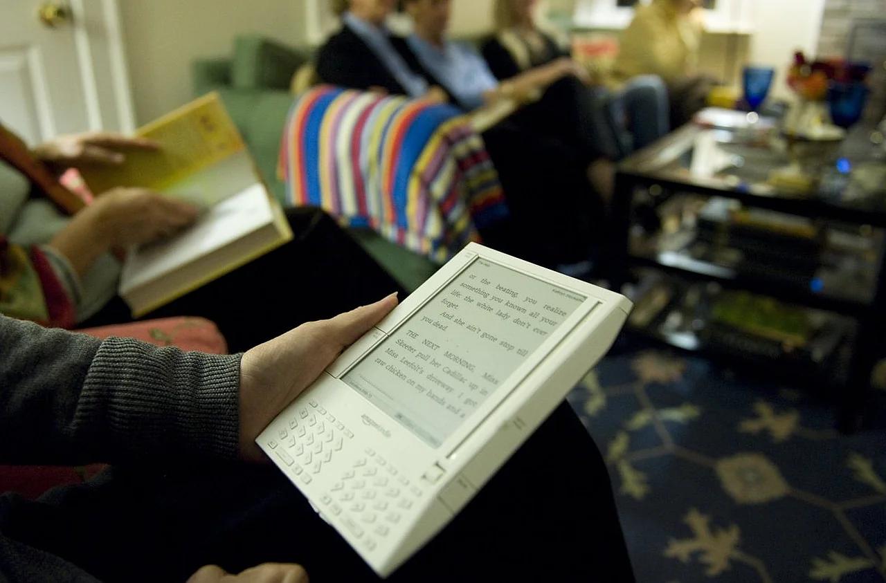Amazon Ends Tech Support For Older Kindles Starting May 20, 2026