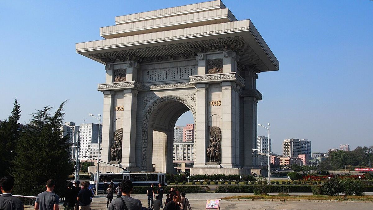 Pyongyang, context photograph from 2013-10-04